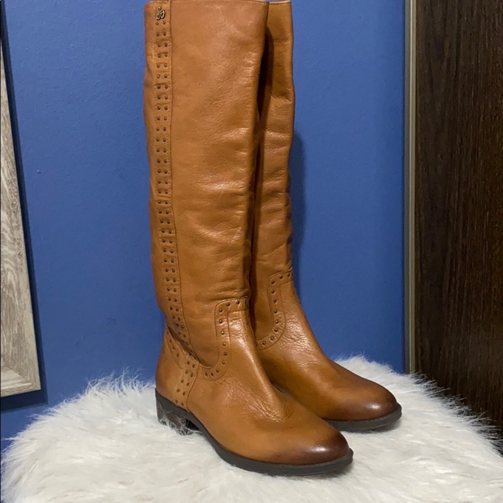 Brown leather boot